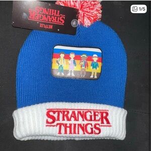 STRANGER THINGS POM KNIT HAT.
BRAND NEW. ONE SIZE FITS ALL